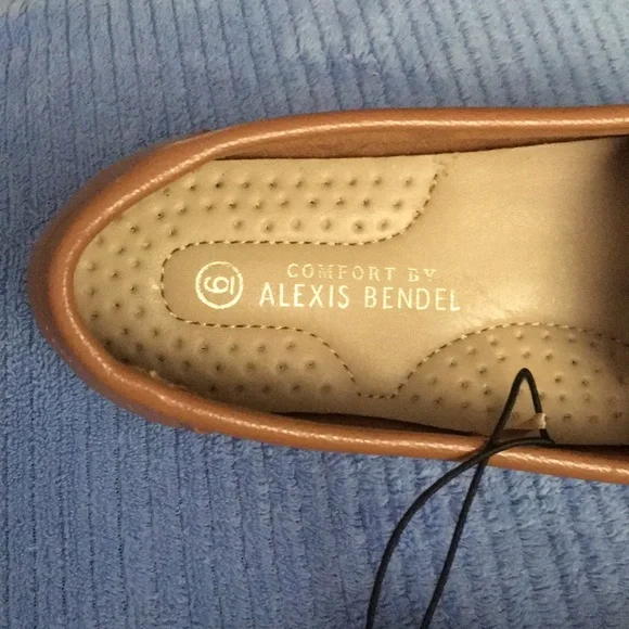 Comfort By ALEXIS BENDEL size 7 cognac moccasin - Picture 2 of 8